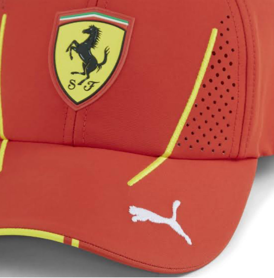 S Ferrari Gorra Oficial C Sainz 2024